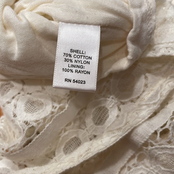 Banana Republic Off White Top Cap Sleeve Lace Lined side zip Cream Color Size 2 - Picture 6 of 9